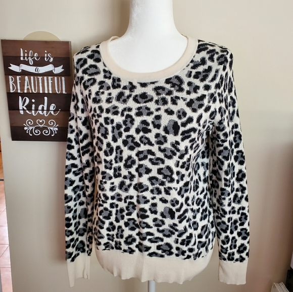 Animal Print Sweater - Picture 2 of 6